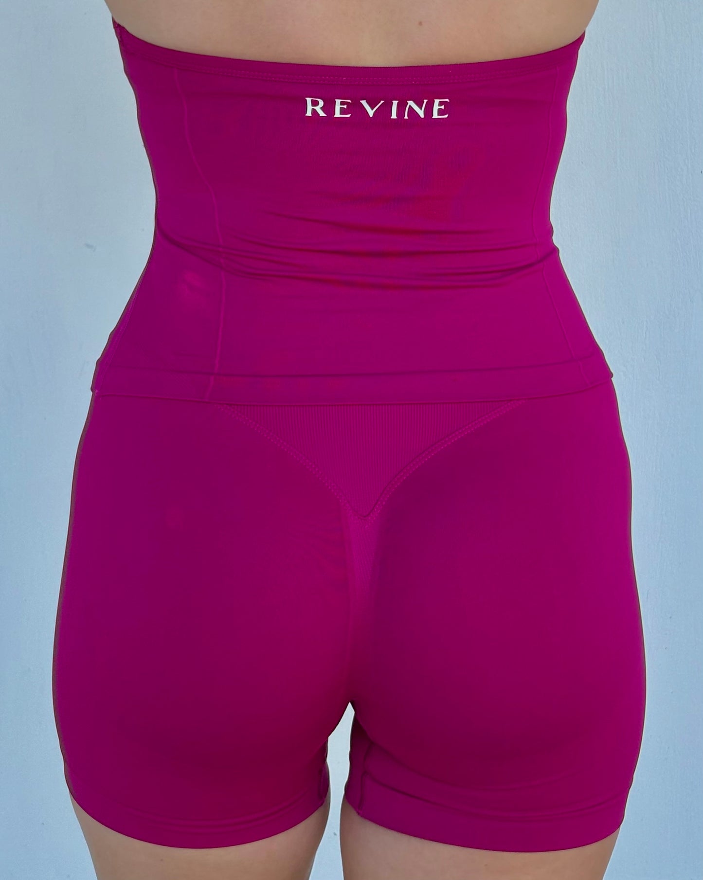 LUNA SEAMLESS SHORTS - pre-order (ships in 3-4 weeks)